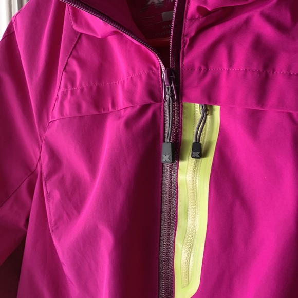 Like new Xersion jacket size M. Dark pink and neon yellow - Picture 2 of 4
